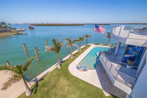 Exterior, Lake, Pool, Water