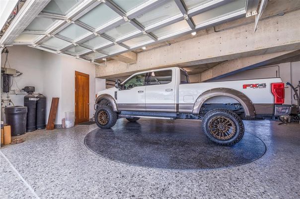 Garage, Interior