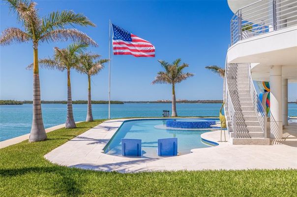 Exterior, Lake, Pool