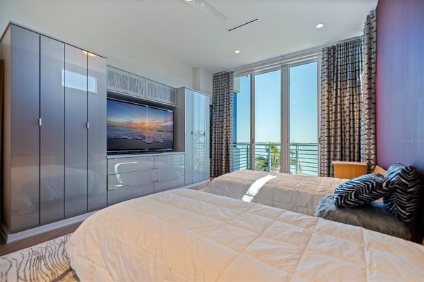 Bedroom, Interior, Recessed Lighting, Water