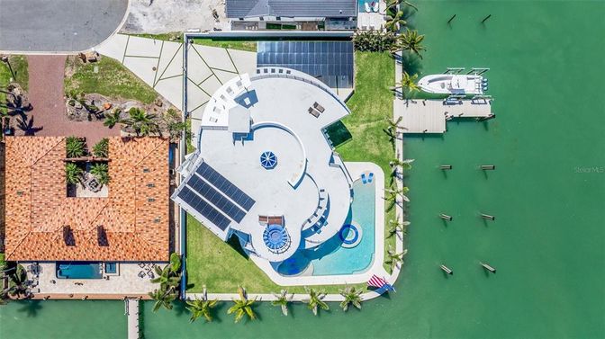 Exterior, Drone