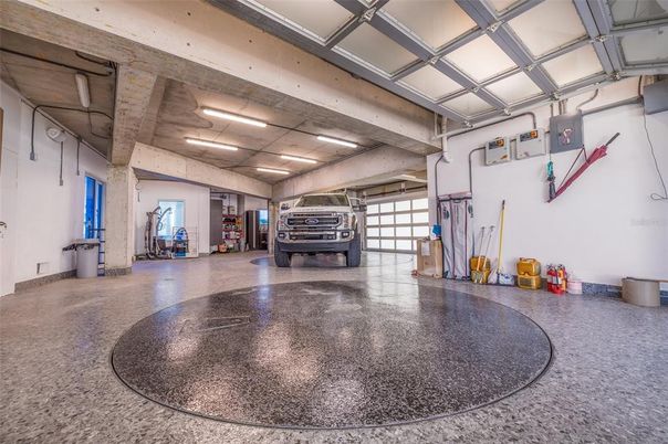 Garage, Interior