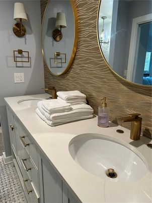Bathroom, Dual Sink Vanities, Interior