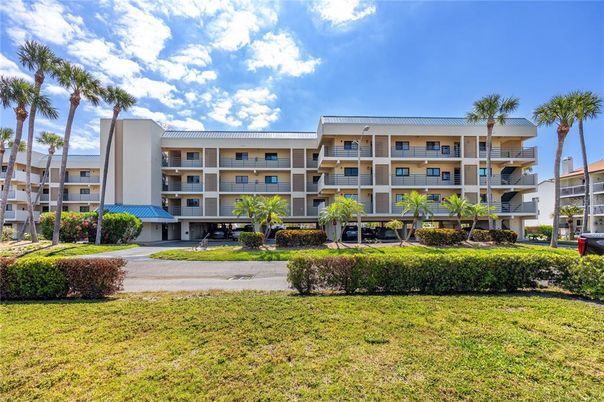 Exterior, Facade, Condo Building