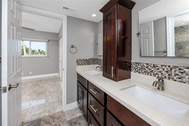 Bathroom, Dual Sink Vanities, Interior, Recessed Lighting