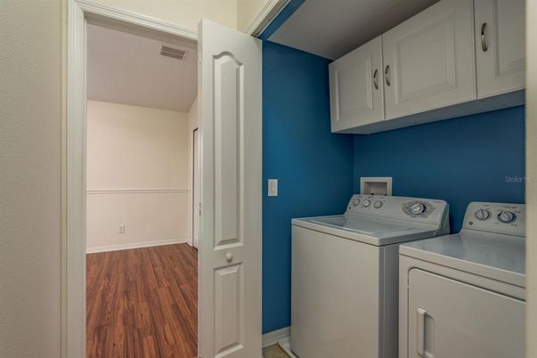 Interior, Utility Closets, Washer, Wood Texture Flooring