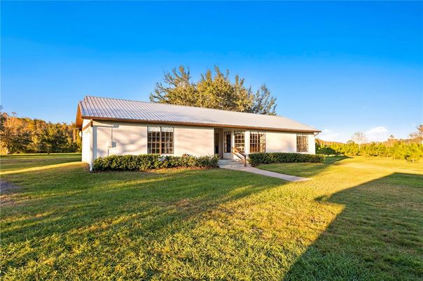 Backyard, Exterior, Facade, Ranch