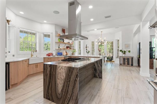 Chandelier, Dining room, Interior, Kitchen, Pendant Lights, Recessed Lighting, Stainless Steel Appliances, Wood Texture Flooring