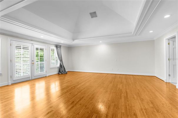 Empty room, Interior, Recessed Lighting, Wood Texture Flooring