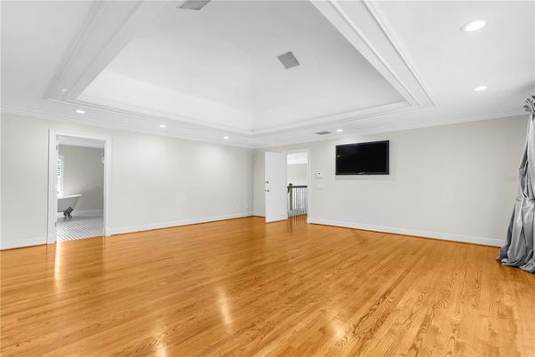 Empty room, Interior, Recessed Lighting, Wood Texture Flooring
