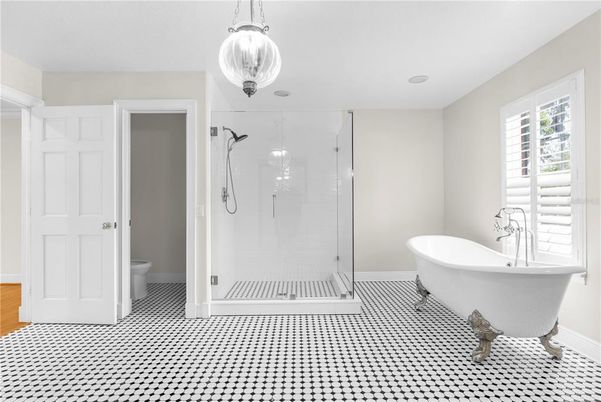 Bathroom, Free Standing Baths, Glass Shower, Interior, Pendant Lights