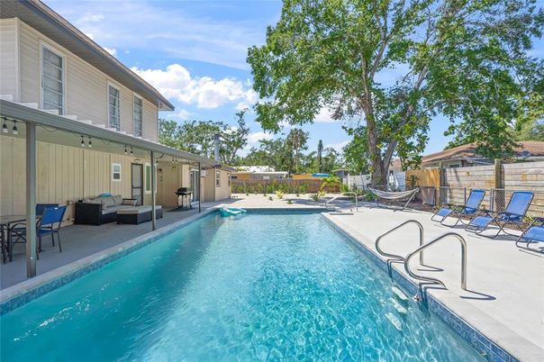 Exterior, Pool