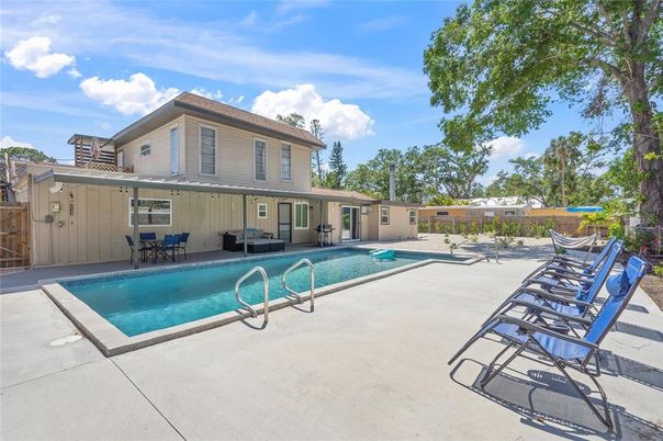 Exterior, Pool