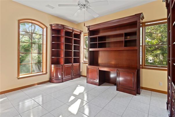 Home Office, Interior