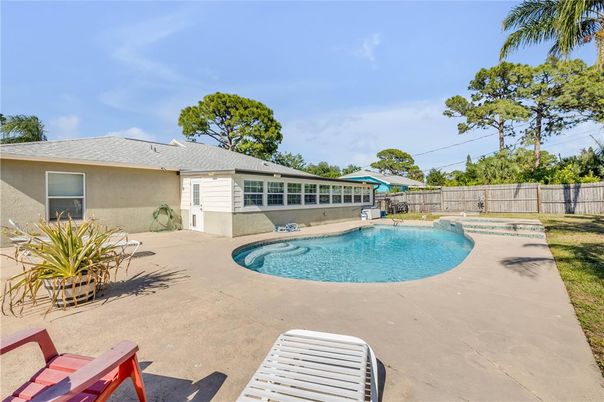 Exterior, Pool
