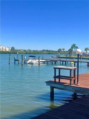 Exterior, Lake