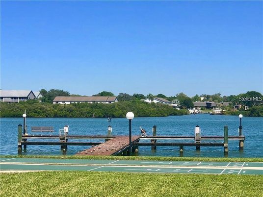 Exterior, Lake