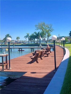 Exterior, Lake