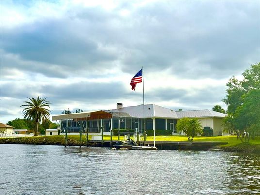 Exterior, Lake
