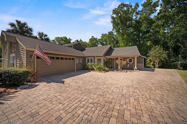 Attached, Exterior, Facade, Ranch