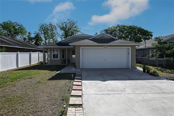 Attached, Exterior, Facade, Ranch