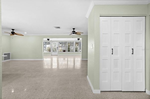 Empty room, Interior, Recessed Lighting