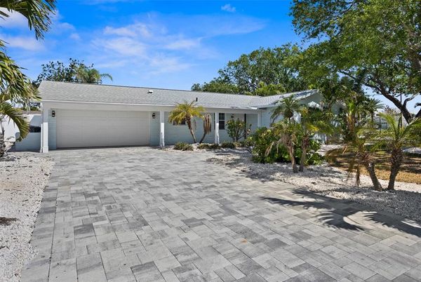 Attached, Exterior, Facade, Ranch