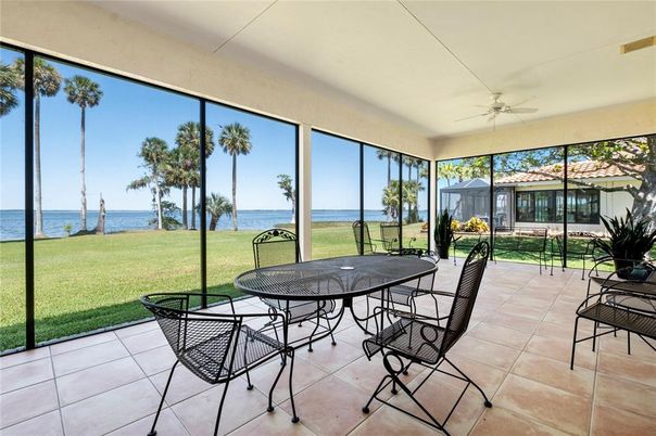 Interior, Sun Room, Water