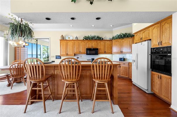 Dining room, Interior, Kitchen, Recessed Lighting, Wood Texture Flooring