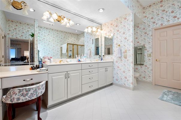 Bathroom, Dual Sink Vanities, Interior, Recessed Lighting