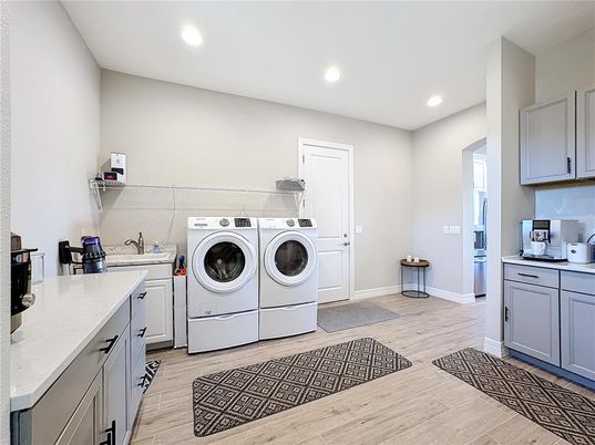 Interior, Recessed Lighting, Washer, Wood Texture Flooring