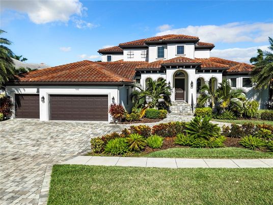 Attached, Exterior, Facade, Mediterranean