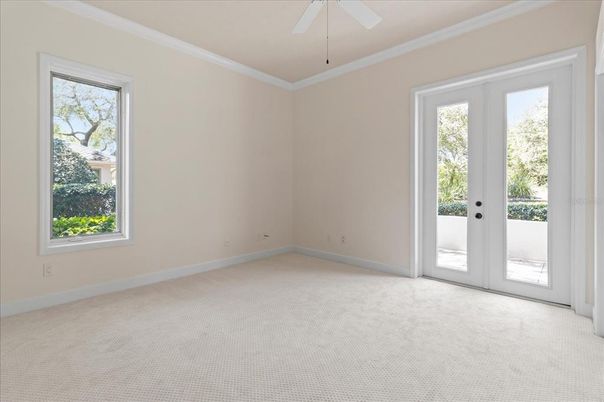 Empty room, Interior