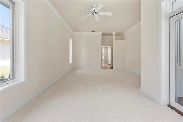 Empty room, Interior