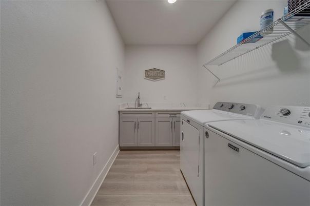 Interior, Recessed Lighting, Washer, Wood Texture Flooring