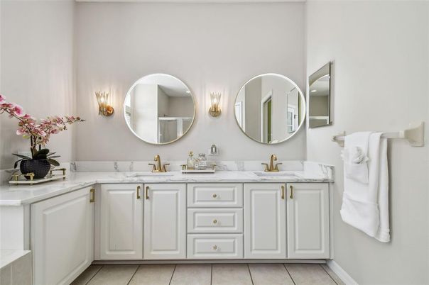 Bathroom, Dual Sink Vanities, Interior