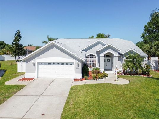 Attached, Exterior, Facade, Ranch