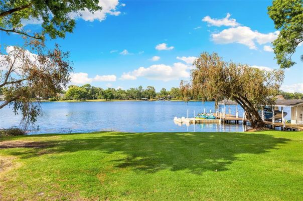 Exterior, Lake