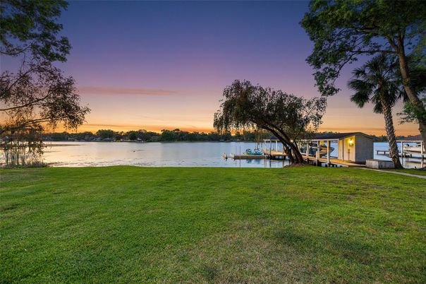 Exterior, Lake