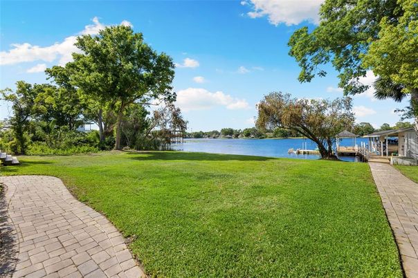 Exterior, Lake