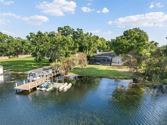 Exterior, Lake
