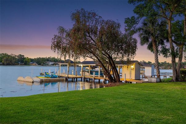 Exterior, Lake