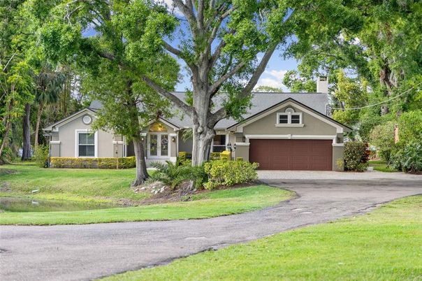 Attached, Exterior, Facade, Ranch