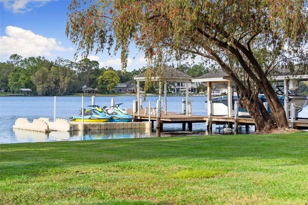 Exterior, Lake