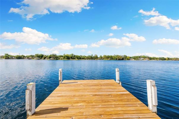 Exterior, Lake