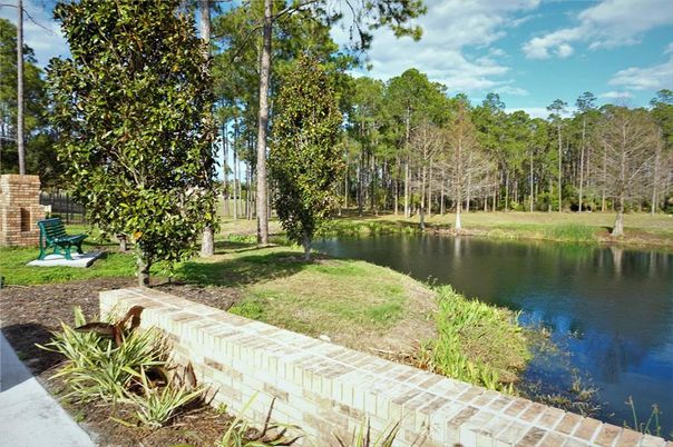 Exterior, Lake
