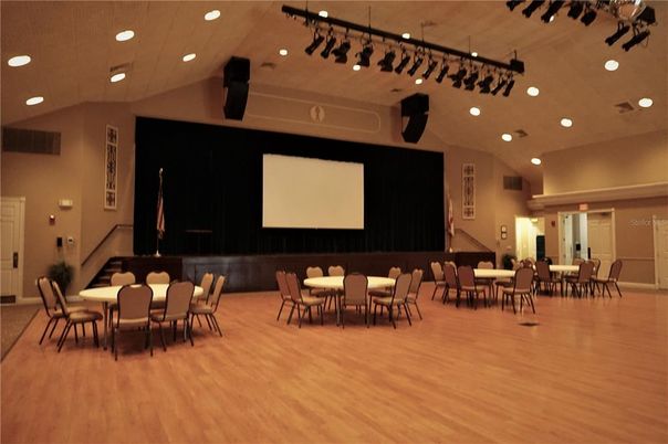 Dining room, Interior, Pendant Lights, Projection Screen, Recessed Lighting, Wood Texture Flooring