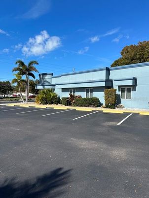 Exterior, Facade, Modern