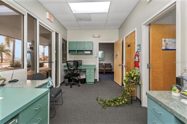 Home Office, Interior