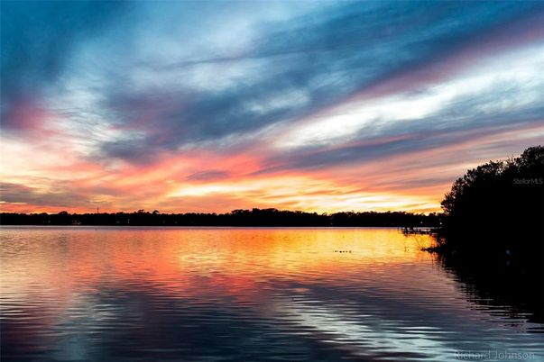 Exterior, Lake